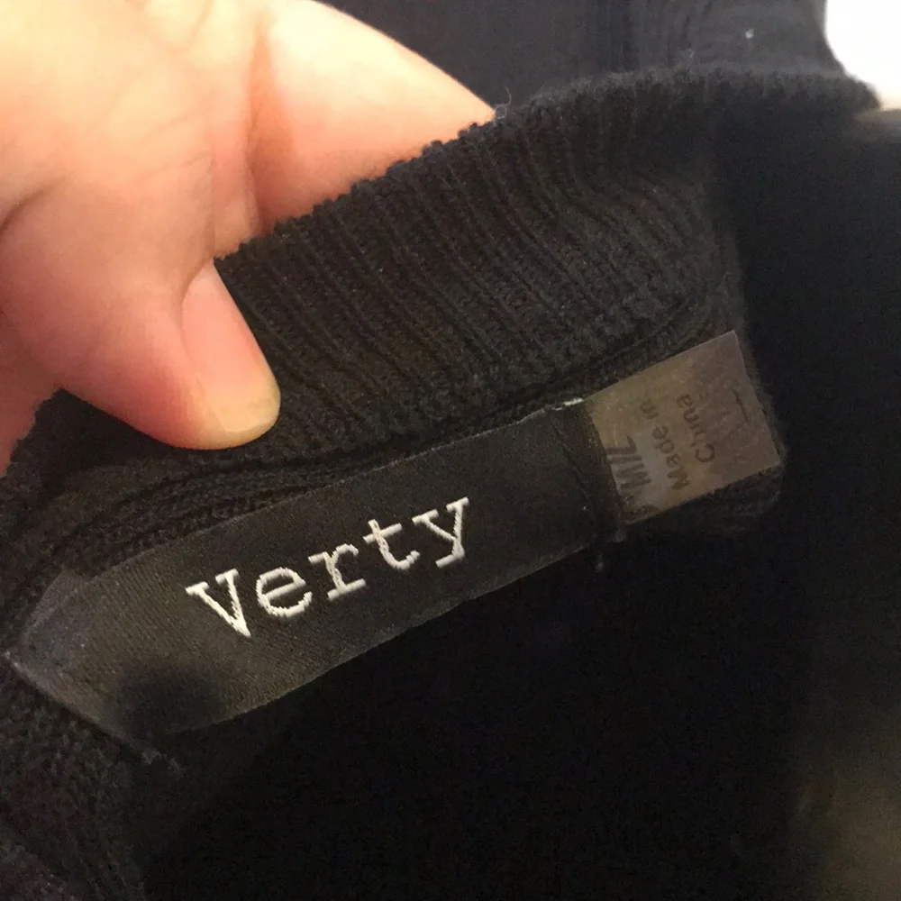 - Verty black short sleeve dress M knit fit & flare